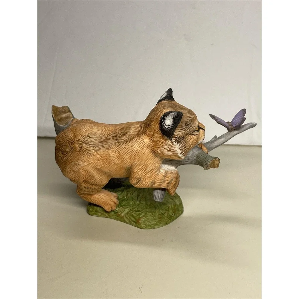 CAPTIVATED 1985 Franklin Mint Fine Porcelain Bobcat W/Butterfly Figurine Vintage